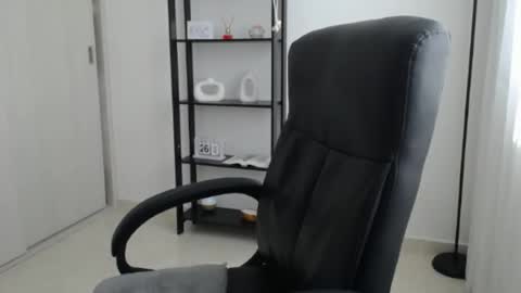 valery dollx online show from July 27, 2026, 3:19 pm