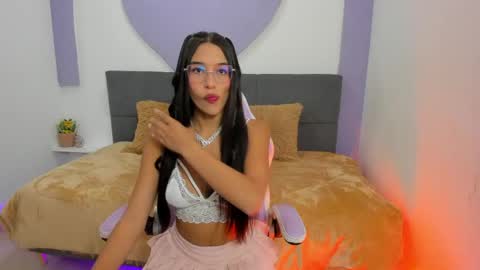 Mia online show from April 16, 2026, 3:07 am
