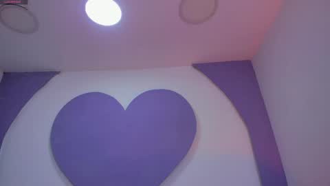 Mia online show from April 26, 2026, 8:34 am