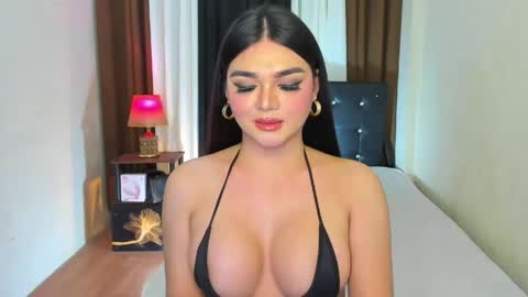 Snapshot of princesshugecumontop chatting on May 6, 2026, 2:33 pm PrincessDONT FORGET TO FOLLOW ME online show from May 6, 2026, 2:33 pm