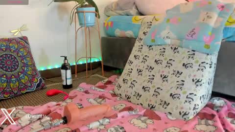 princessluna_14 online show from April 28, 2026, 2:27 am