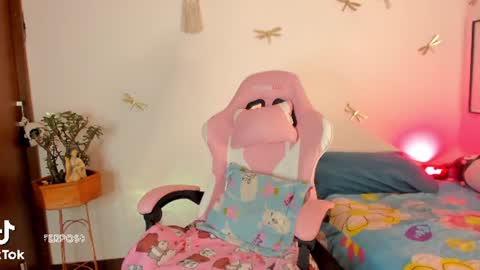 princessluna_14 online show from July 15, 2026, 9:31 pm