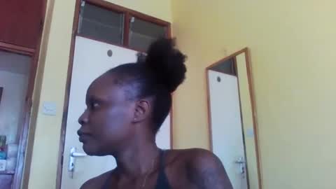 Snapshot of princessmiles2 chatting on March 6, 2025, 9:25 am phelly online show from March 6, 2025, 9:25 am