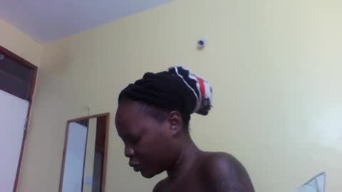 Snapshot of princessmiles2 chatting on October 27, 2025, 4:05 am phelly online show from October 27, 2025, 4:05 am