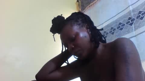 Snapshot of princessmiles2 chatting on May 3, 2026, 6:19 am phelly online show from May 3, 2026, 6:19 am