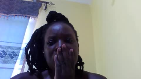 Snapshot of princessmiles2 chatting on May 12, 2026, 5:59 am phelly online show from May 12, 2026, 5:59 am