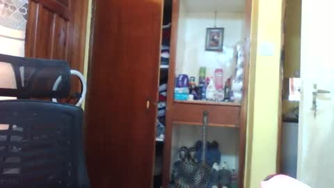 Snapshot of princessmiles2 chatting on July 21, 2026, 8:27 am phelly online show from July 21, 2026, 8:27 am