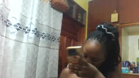 Snapshot of princessmiles2 chatting on July 21, 2026, 8:33 pm phelly online show from July 21, 2026, 8:33 pm