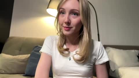 Snapshot of princessmood chatting on April 22, 2026, 1:34 pm Kate online show from April 22, 2026, 1:34 pm