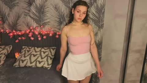 Hina online show from April 22, 2026, 3:24 pm