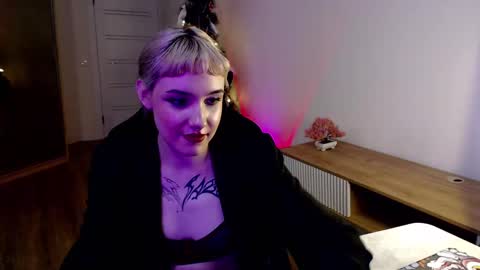 Snapshot of princessshy___ chatting on February 13, 2025, 7:10 pm 18 y.o online show from February 13, 2025, 7:10 pm