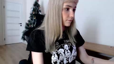 Snapshot of princessshy___ chatting on February 18, 2025, 11:33 am 18 y.o online show from February 18, 2025, 11:33 am