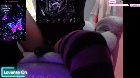 Snapshot of princesstyff chatting on November 19, 2025, 3:34 pm Tyff et Blast online show from November 19, 2025, 3:34 pm