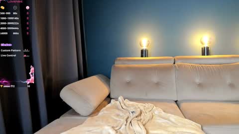 Snapshot of project_raven chatting on December 15, 2024, 7:53 pm Raven but you can call me sweetie or honey too online show from December 15, 2024, 7:53 pm