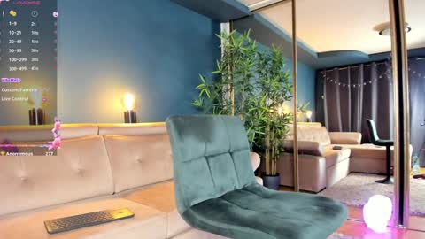 Snapshot of project_raven chatting on December 28, 2024, 10:23 pm Raven but you can call me sweetie or honey too online show from December 28, 2024, 10:23 pm