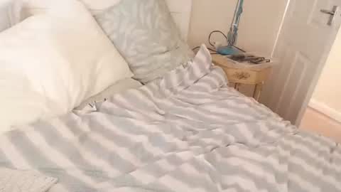 Snapshot of propercharlie007 chatting on October 9, 2025, 12:25 pm silk and satin beermonster online show from October 9, 2025, 12:25 pm