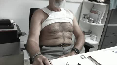 mature hairy guy online show from June 30, 2026, 4:19 pm