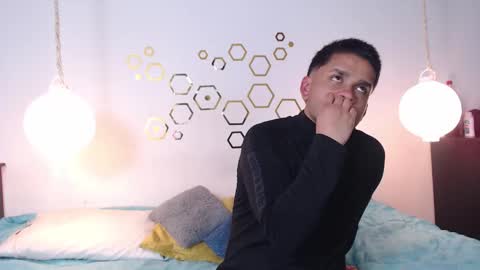 Adris  Juan online show from September 21, 2025, 2:13 am