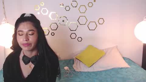 Adris  Juan online show from December 2, 2025, 4:07 am