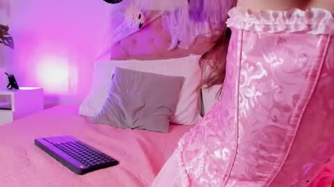 Snapshot of prretty_moon_ chatting on October 31, 2025, 1:34 pm Pretty Moon online show from October 31, 2025, 1:34 pm