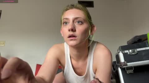 Oli online show from April 17, 2026, 8:45 pm