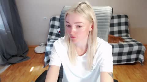 Snapshot of puma_ma chatting on May 17, 2026, 6:11 am Polly online show from May 17, 2026, 6:11 am