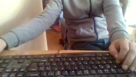 Snapshot of pup_y chatting on November 20, 2025, 3:34 pm pup_y online show from November 20, 2025, 3:34 pm