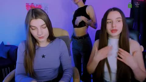 Snapshot of pure_radiance chatting on November 13, 2025, 9:41 am Ask me3 online show from November 13, 2025, 9:41 am