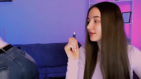 Ask me3 online show from December 4, 2025, 9:40 am