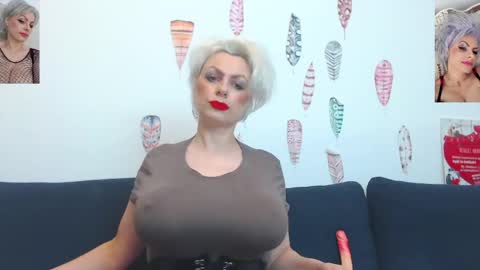 Snapshot of pure_seduce_wow chatting on June 1, 2026, 2:02 am Goldie online show from June 1, 2026, 2:02 am
