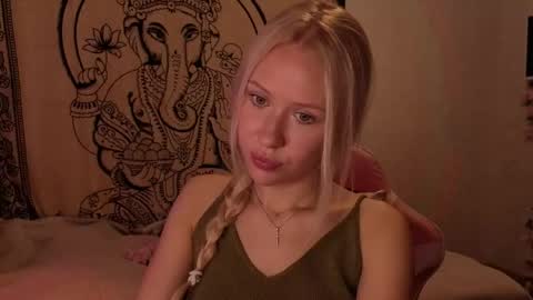 Snapshot of pureeangel chatting on May 18, 2026, 10:10 am Megan online show from May 18, 2026, 10:10 am