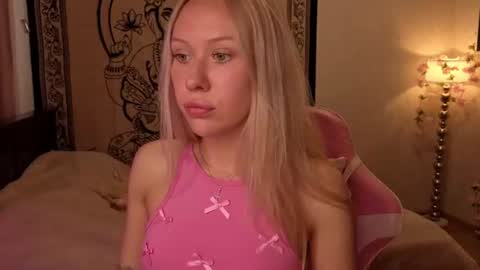 Snapshot of pureeangel chatting on June 24, 2026, 2:05 pm Megan online show from June 24, 2026, 2:05 pm
