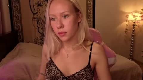 Snapshot of pureeangel chatting on June 25, 2026, 3:38 pm Megan online show from June 25, 2026, 3:38 pm