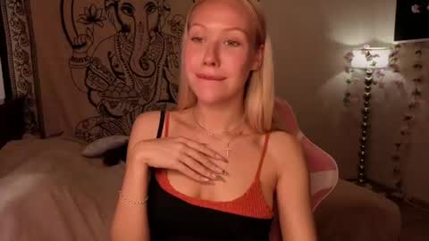 Snapshot of pureeangel chatting on July 2, 2026, 11:27 am Megan online show from July 2, 2026, 11:27 am