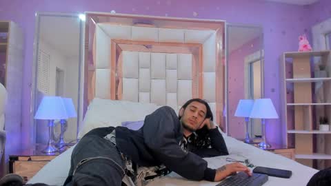 Snapshot of puretemptation_ chatting on June 5, 2026, 7:41 pm Experienced guys online show from June 5, 2026, 7:41 pm