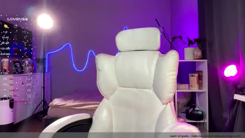 Snapshot of purple_baby chatting on November 19, 2025, 1:00 pm Sasha wait you here 6 of November. will celebrate my B- day online show from November 19, 2025, 1:00 pm