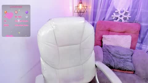 Snapshot of purple_slut_ chatting on December 27, 2024, 11:53 pm Anna online show from December 27, 2024, 11:53 pm