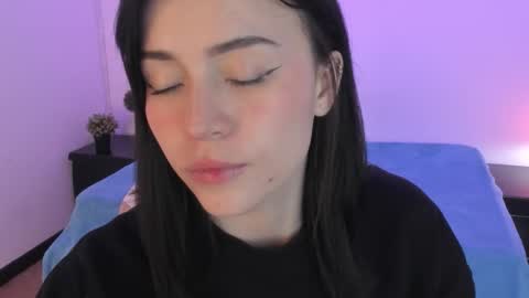 Snapshot of purple_slut_ chatting on November 21, 2025, 4:11 am Anna online show from November 21, 2025, 4:11 am