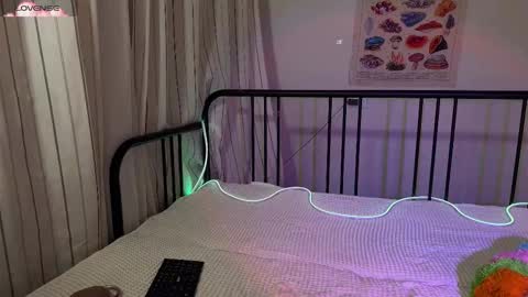 Snapshot of purplebeawer chatting on September 22, 2025, 9:50 pm Francine online show from September 22, 2025, 9:50 pm