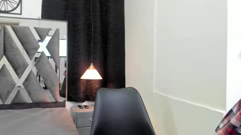 Snapshot of purplestar_ chatting on December 14, 2025, 12:32 pm Sara online show from December 14, 2025, 12:32 pm