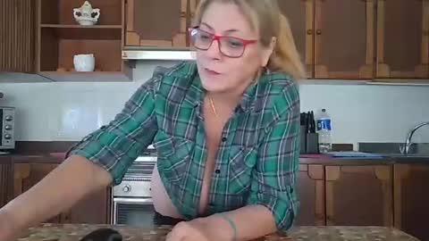 Snapshot of pussy_boom4u chatting on November 18, 2025, 9:03 am Mary online show from November 18, 2025, 9:03 am