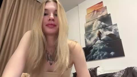 Lina online show from October 4, 2025, 9:02 pm