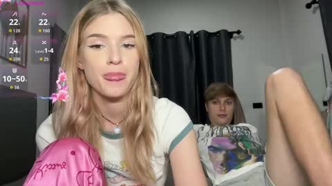 Snapshot of pussymoneywet chatting on May 21, 2026, 9:33 pm Lina online show from May 21, 2026, 9:33 pm