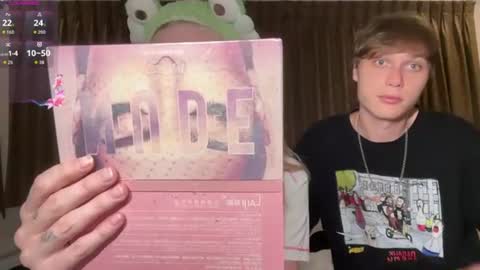 Snapshot of pussymoneywet chatting on June 18, 2026, 7:40 pm Lina online show from June 18, 2026, 7:40 pm