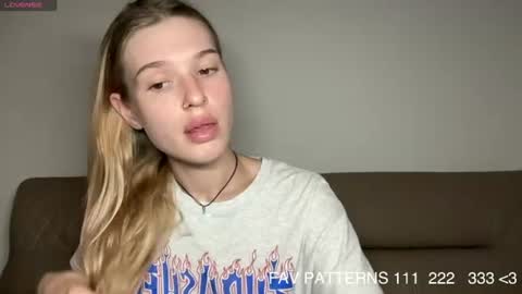 Snapshot of pussymoneywet chatting on July 22, 2026, 3:53 am Lina online show from July 22, 2026, 3:53 am
