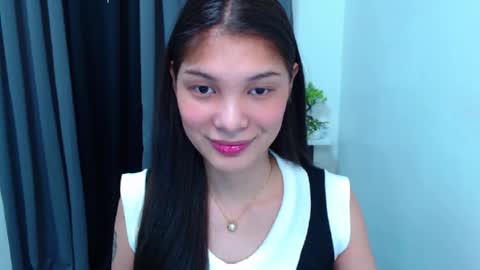 Snapshot of pussywetandwild chatting on October 5, 2025, 1:42 pm LHARA online show from October 5, 2025, 1:42 pm