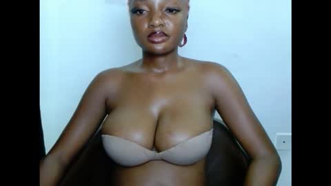 Snapshot of pussyxwetx chatting on November 12, 2025, 12:00 am pussyxwetx online show from November 12, 2025, 12:00 am