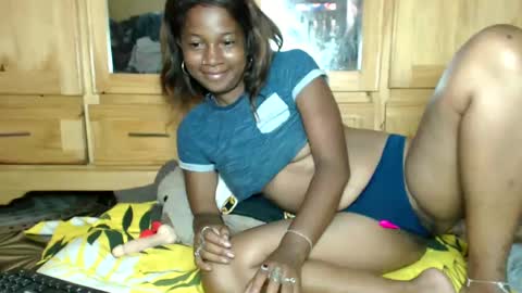 Snapshot of qeen_sexy chatting on January 31, 2025, 3:30 am queen sexy online show from January 31, 2025, 3:30 am