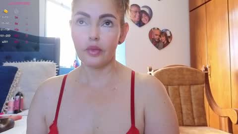 Snapshot of qu33nandh3rk1ng chatting on December 31, 2024, 2:58 pm Queen And King online show from December 31, 2024, 2:58 pm