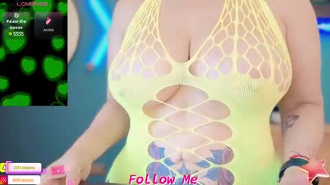 Snapshot of qu33nandh3rk1ng chatting on February 17, 2025, 2:59 pm Queen And King online show from February 17, 2025, 2:59 pm